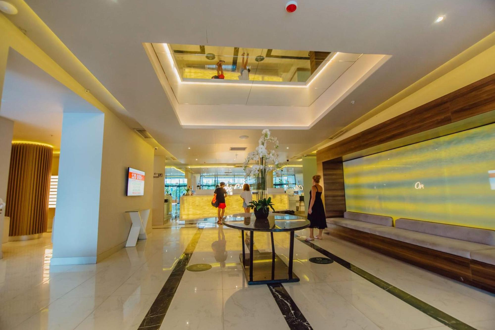 Aparthotel Orbi City Center Sea View Batumi Exterior foto