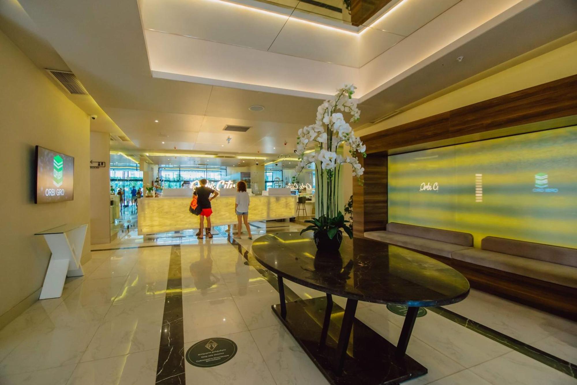 Aparthotel Orbi City Center Sea View Batumi Exterior foto